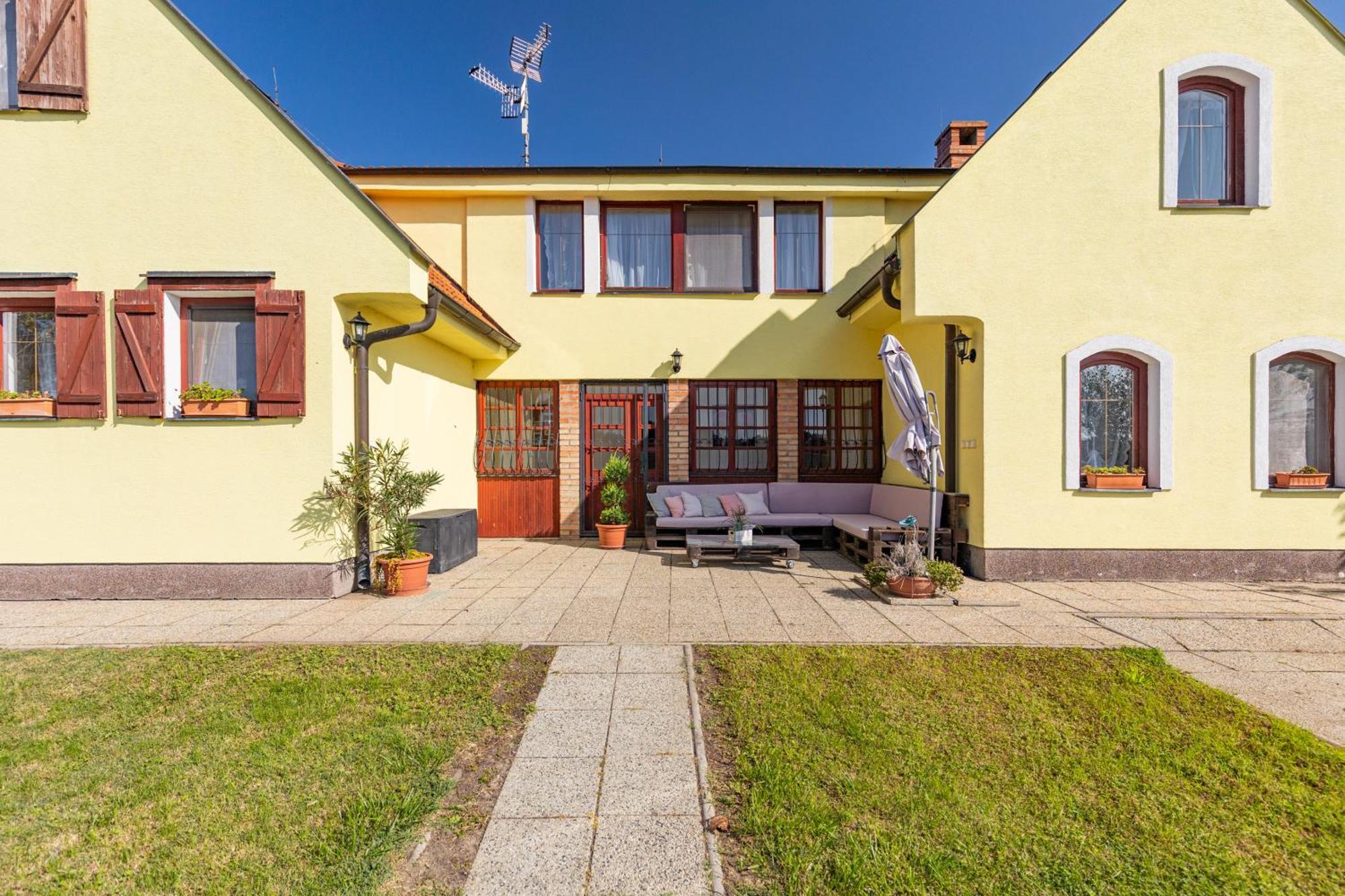 Idylicky Rodinny Penzion Arkadia Pri Dunajskej Cyklotrase Kyselica Exterior photo